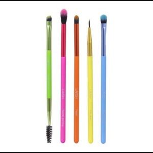 Lavish set of 5 brushes